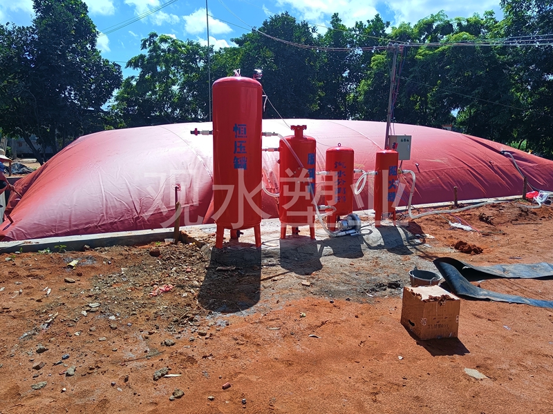 广东湛江红泥沼气池+黑膜氧化塘+净化设备